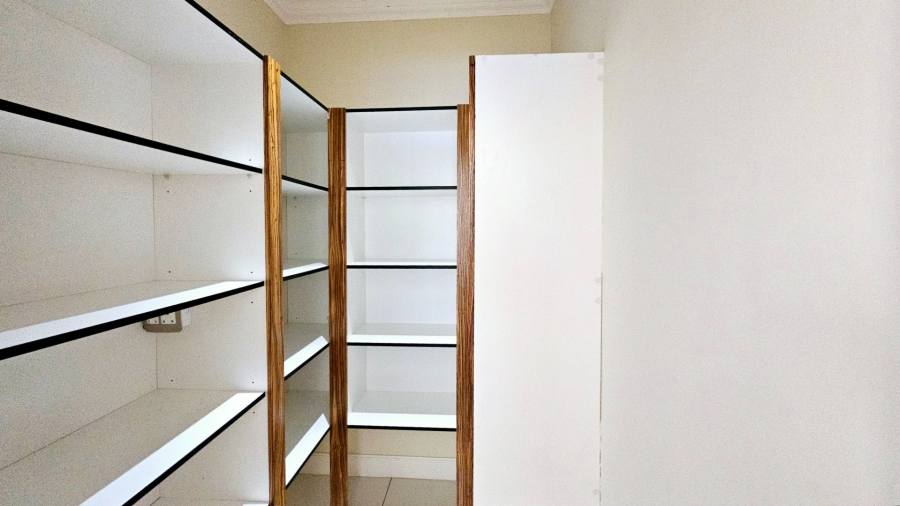 5 Bedroom Property for Sale in Kiepersol Free State